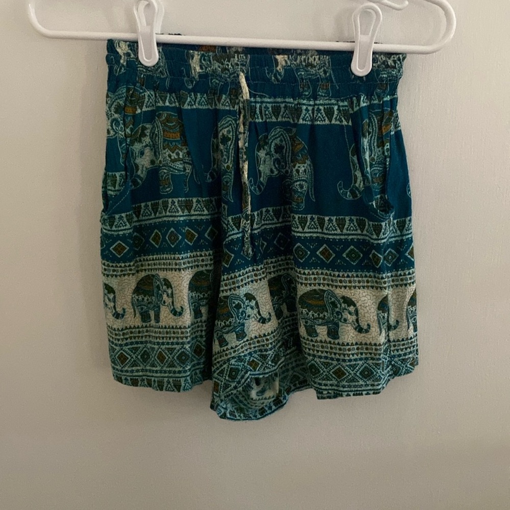 Women’s elephant printed shorts size M